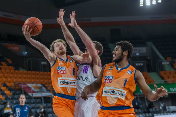 年轻球员对 年轻球员对